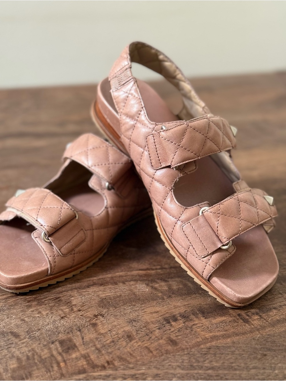 Bernardo Carlita Quilted Leather Slingback Sandal 7.5